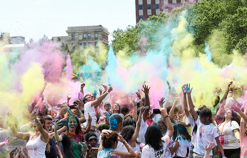 How is Holi celebrated